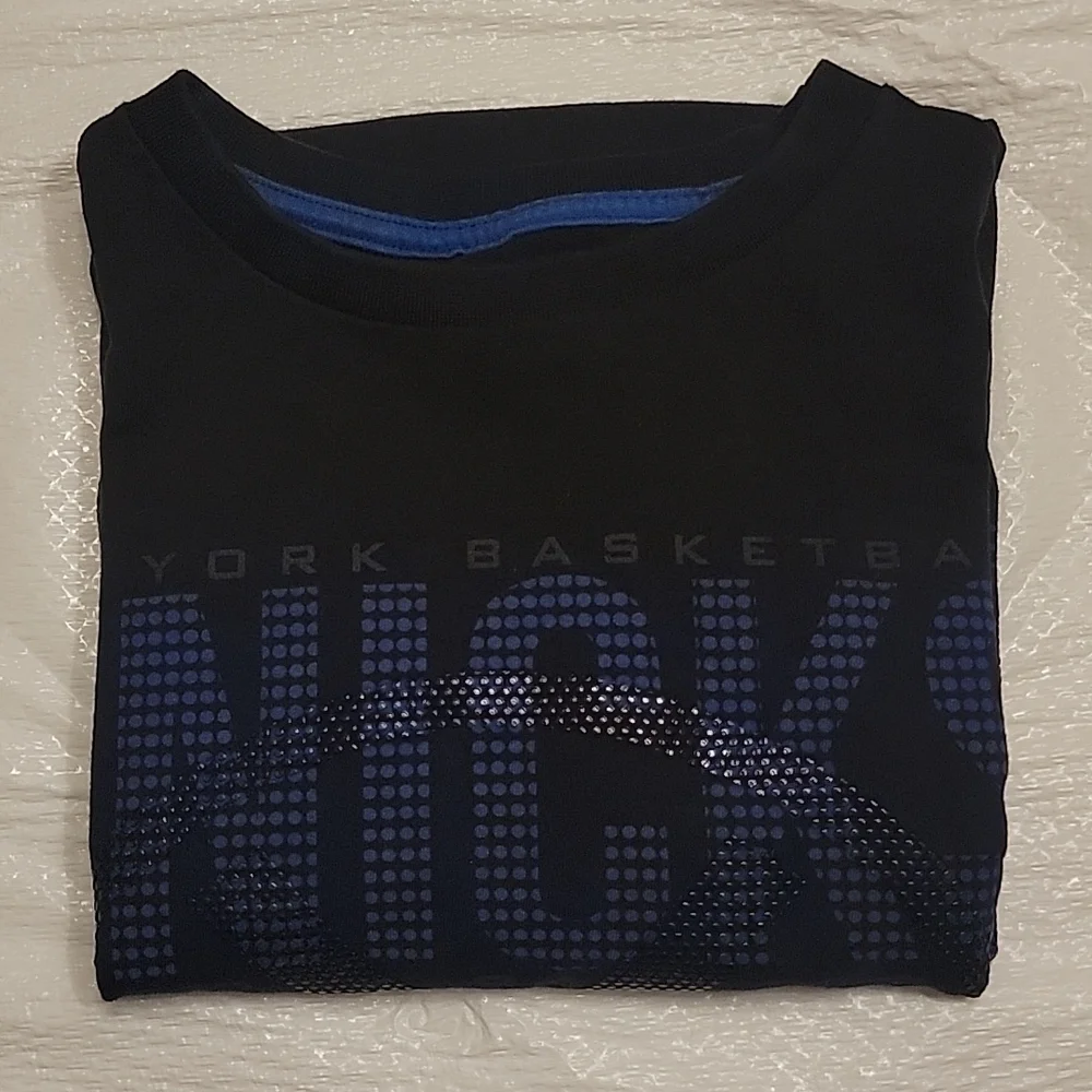 UNK New York Knicks Short Sleeve. Large, Black and Blue - Picture 3 of 3